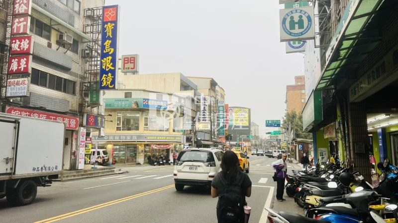 中壢正中山東路黃金店面+32間收租套房房屋室內格局與周邊環境