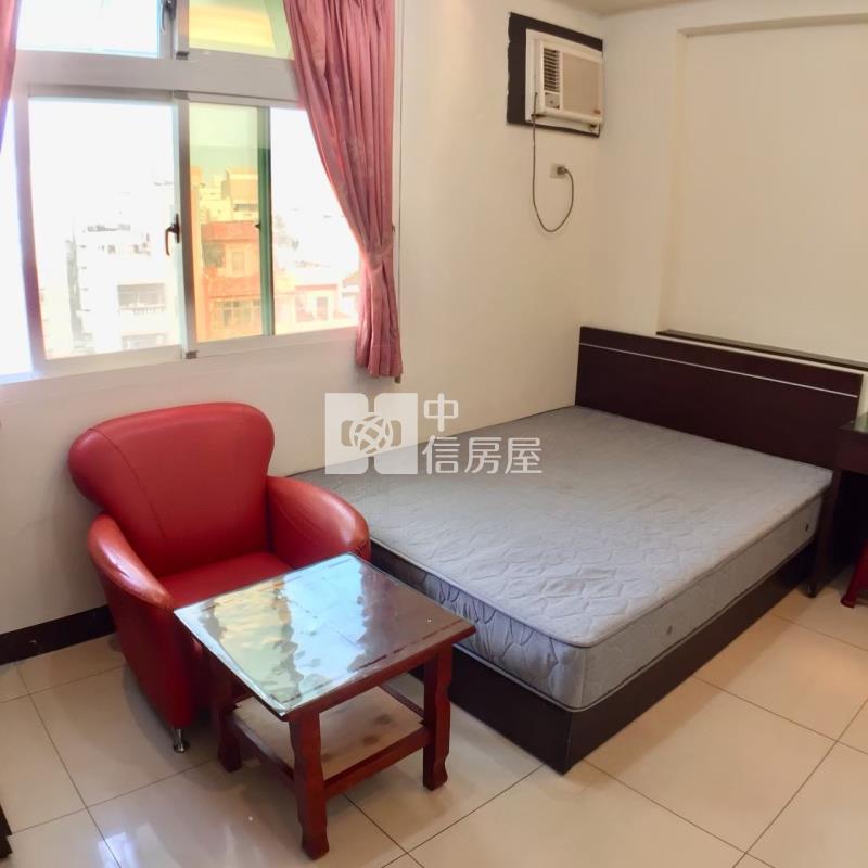 中壢正中山東路黃金店面+32間收租套房房屋室內格局與周邊環境