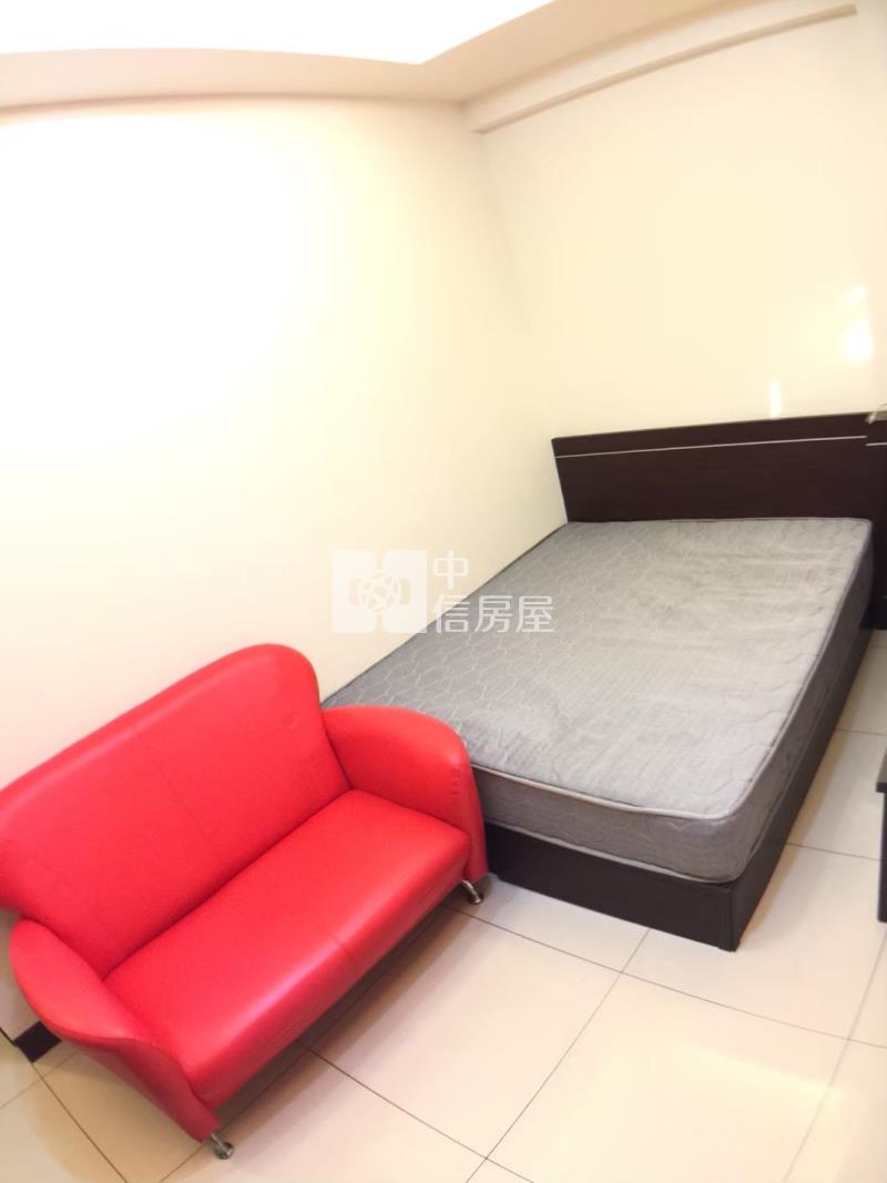 中壢正中山東路黃金店面+32間收租套房房屋室內格局與周邊環境