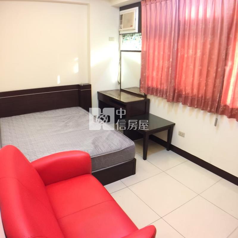 中壢正中山東路黃金店面+32間收租套房房屋室內格局與周邊環境