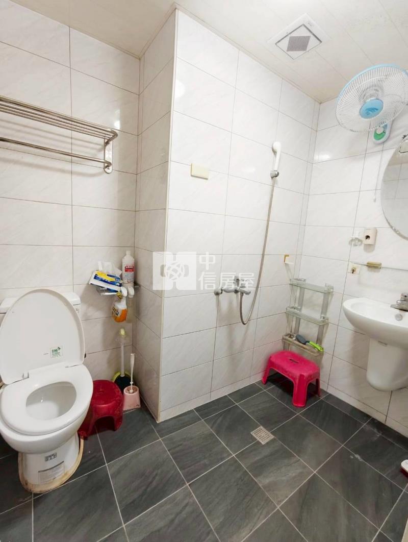 北區公園路低總價亮麗兩房大樓房屋室內格局與周邊環境