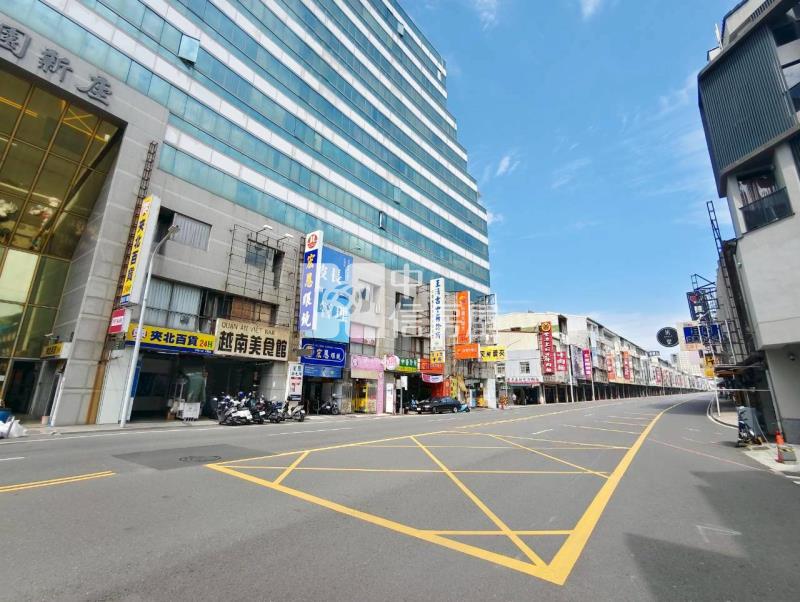 北區公園路低總價亮麗兩房大樓房屋室內格局與周邊環境