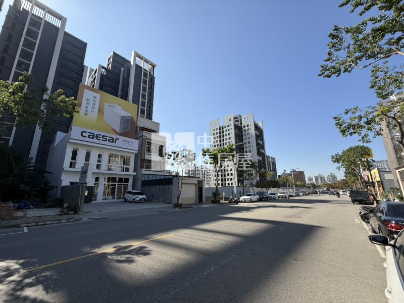 機捷旁10米大面寬透天電梯店霸房屋室內格局與周邊環境