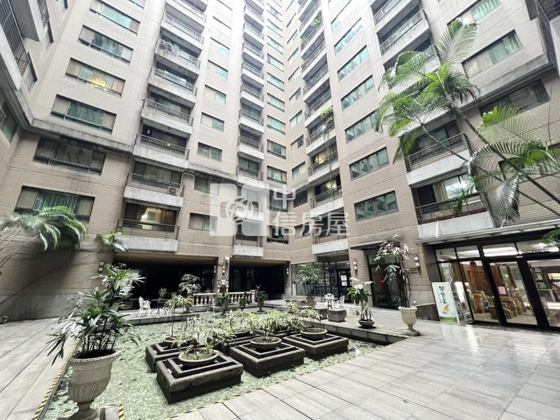 美麗歐洲高景觀三房車房屋室內格局與周邊環境