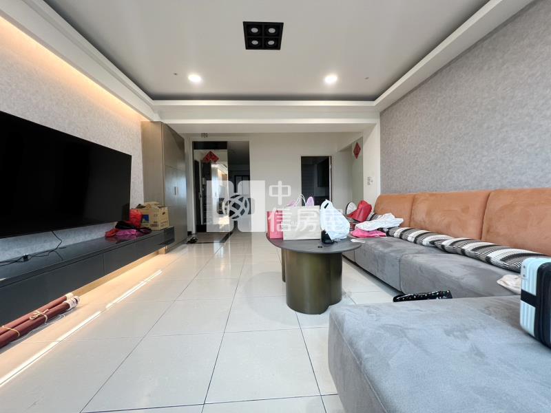 美麗歐洲高景觀三房車房屋室內格局與周邊環境