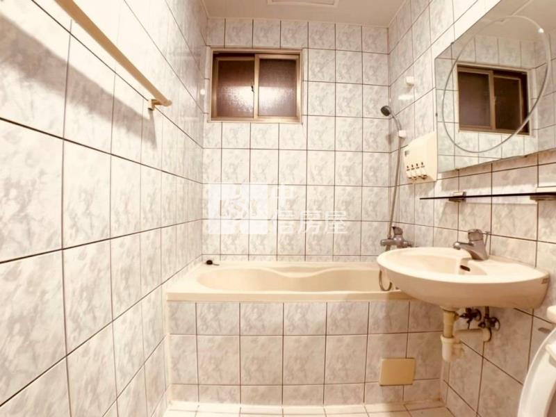 冠桃園大三房車房屋室內格局與周邊環境