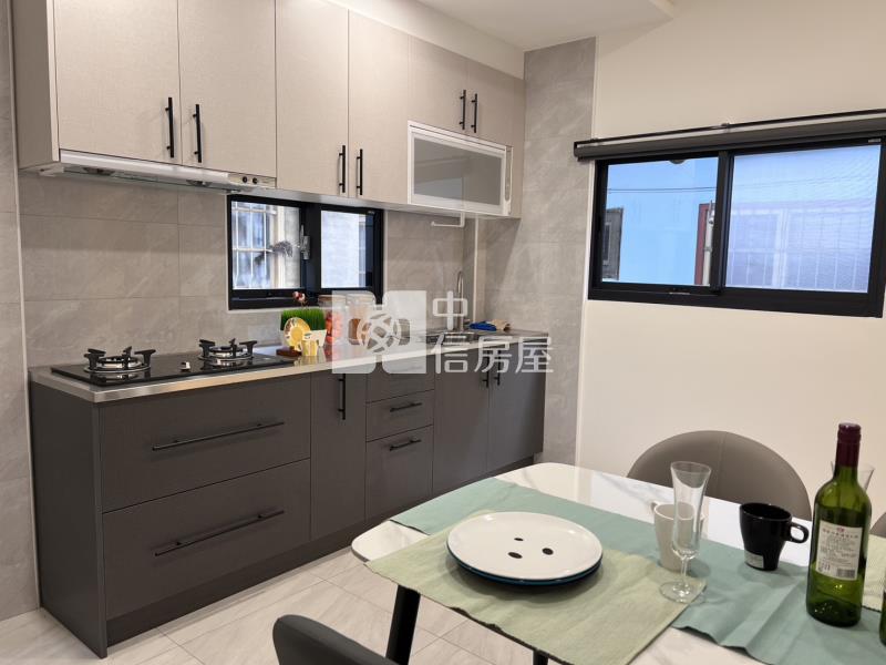 近文化中心整新車庫透天房屋室內格局與周邊環境