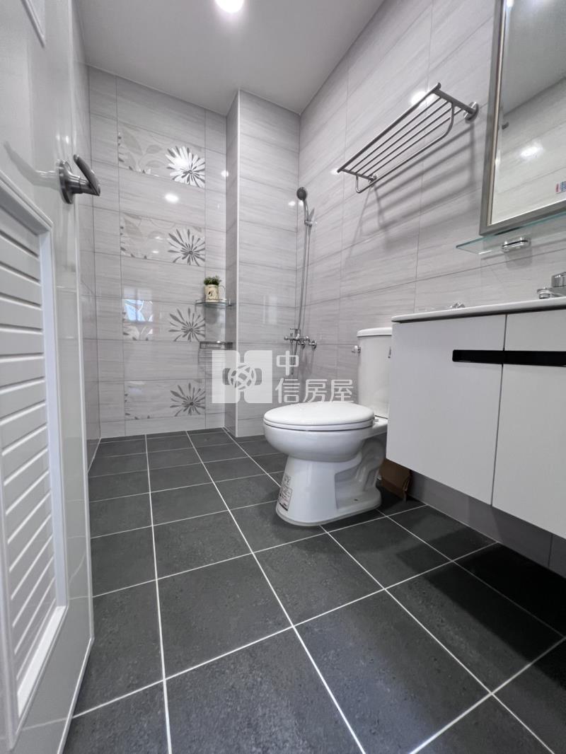 近文化中心整新車庫透天房屋室內格局與周邊環境