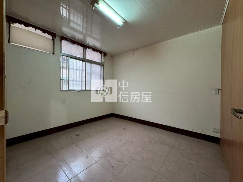 近體育園區阿潭的店面寬稀有透天房屋室內格局與周邊環境