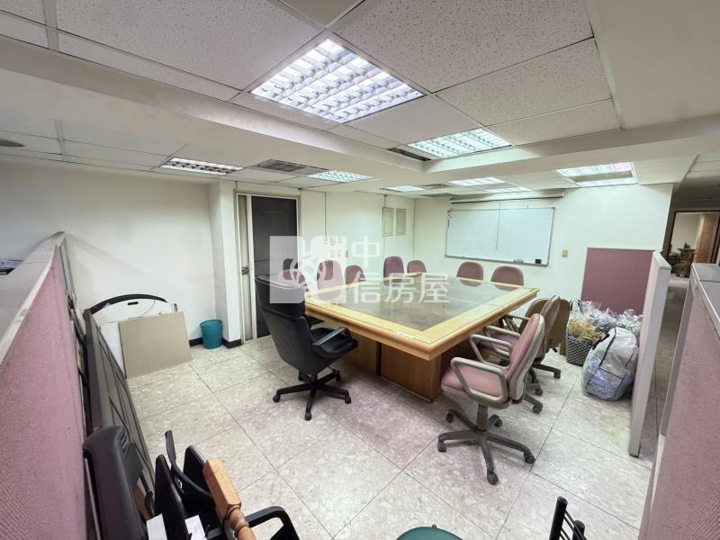 近新光三越獨立出入商辦店面房屋室內格局與周邊環境