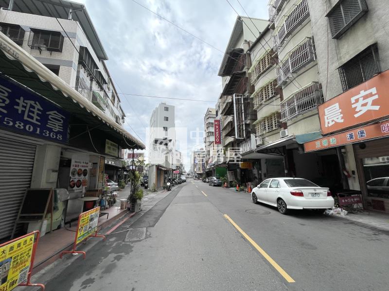 金龍街三房美寓(專任)房屋室內格局與周邊環境