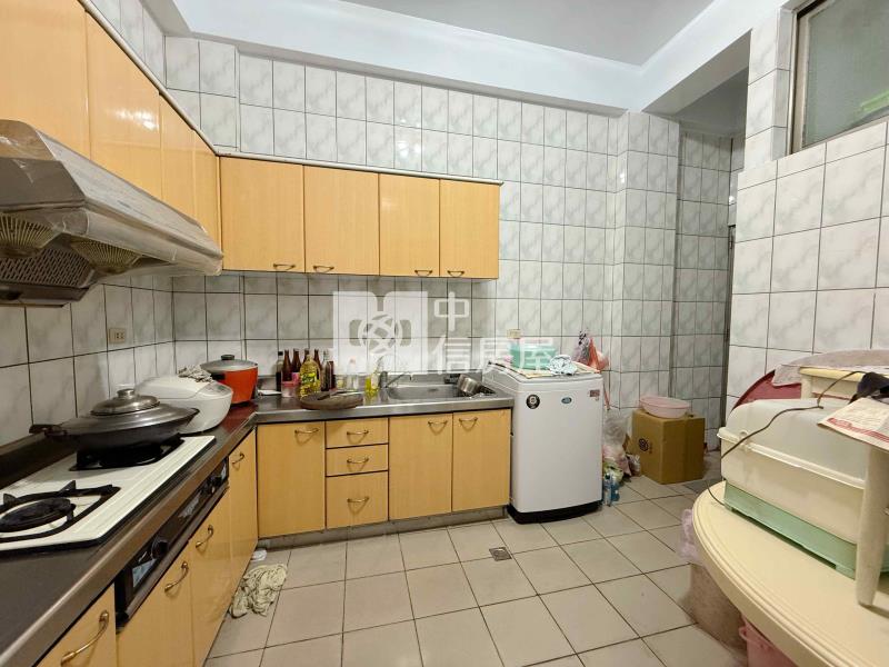 羅東轉運站一棟商業區店住房屋室內格局與周邊環境