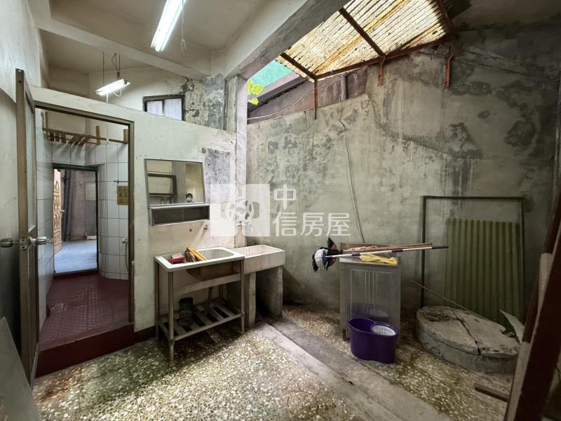 1J31 A22捷運站旁透天店面房屋室內格局與周邊環境