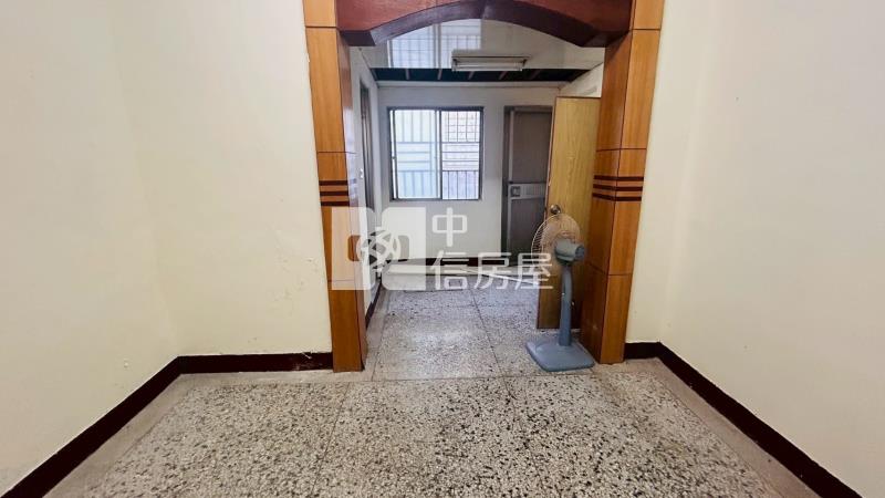 D1-35市區近市場公寓房屋室內格局與周邊環境