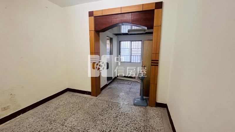 D1-35市區近市場公寓房屋室內格局與周邊環境