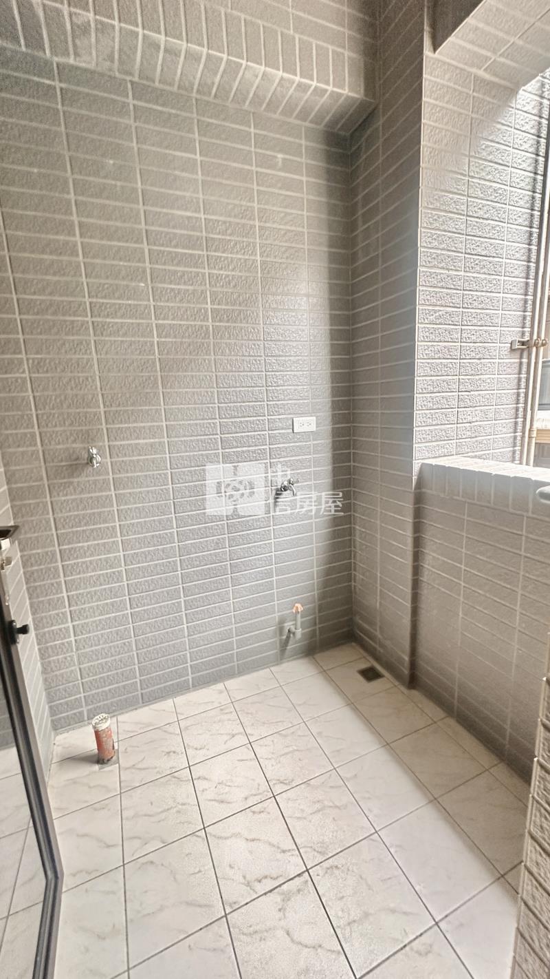 陽光全新2房平車美居房屋室內格局與周邊環境