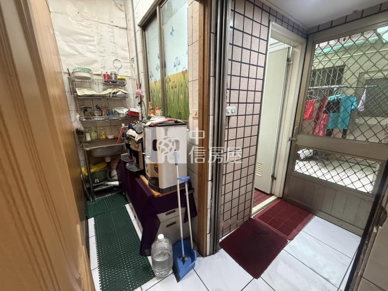 近忠孝路夜市正台中路低總價黃金收租店面房屋室內格局與周邊環境