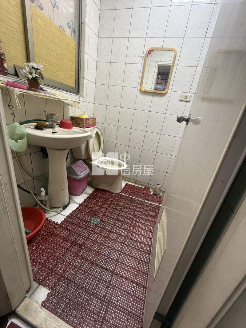 近忠孝路夜市正台中路低總價黃金收租店面房屋室內格局與周邊環境