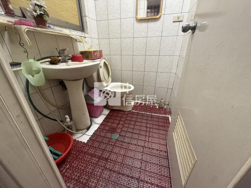 近忠孝路夜市正台中路低總價黃金收租店面房屋室內格局與周邊環境