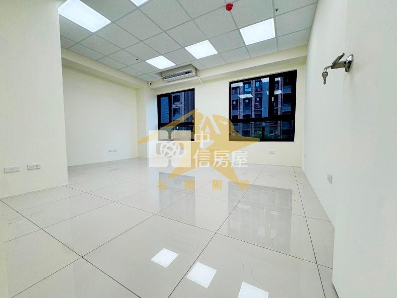 【星鑽】青埔A18商業區【新潤君頤】事務所露臺戶+車位房屋室內格局與周邊環境