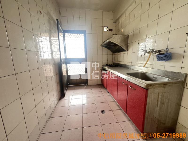 民雄工業區旁電梯四房房屋室內格局與周邊環境