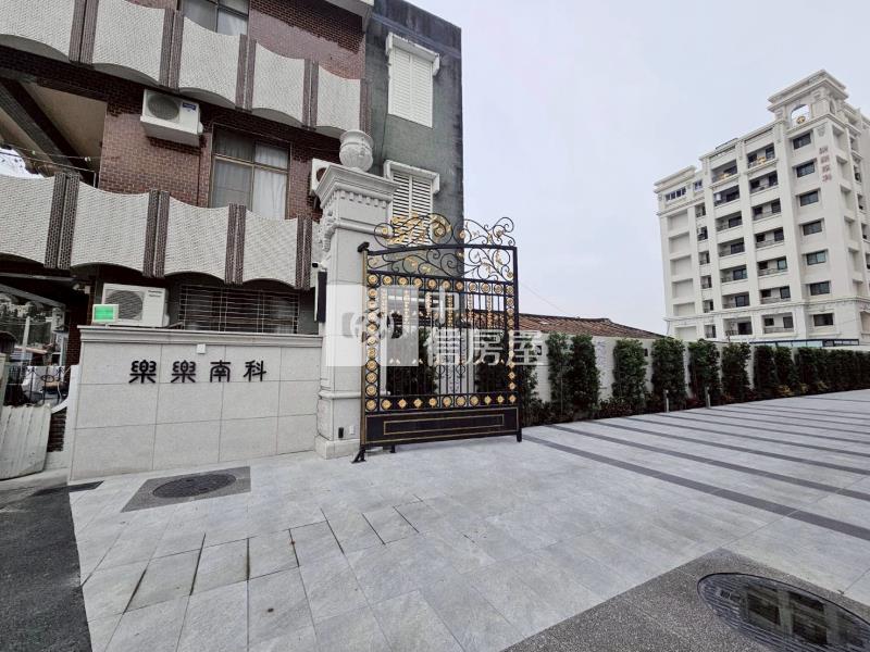 善化樂樂南科次頂樓景觀2房平車房屋室內格局與周邊環境