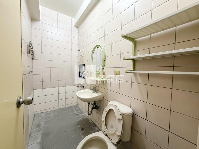 員林大同國中前院車庫別墅房屋室內格局與周邊環境