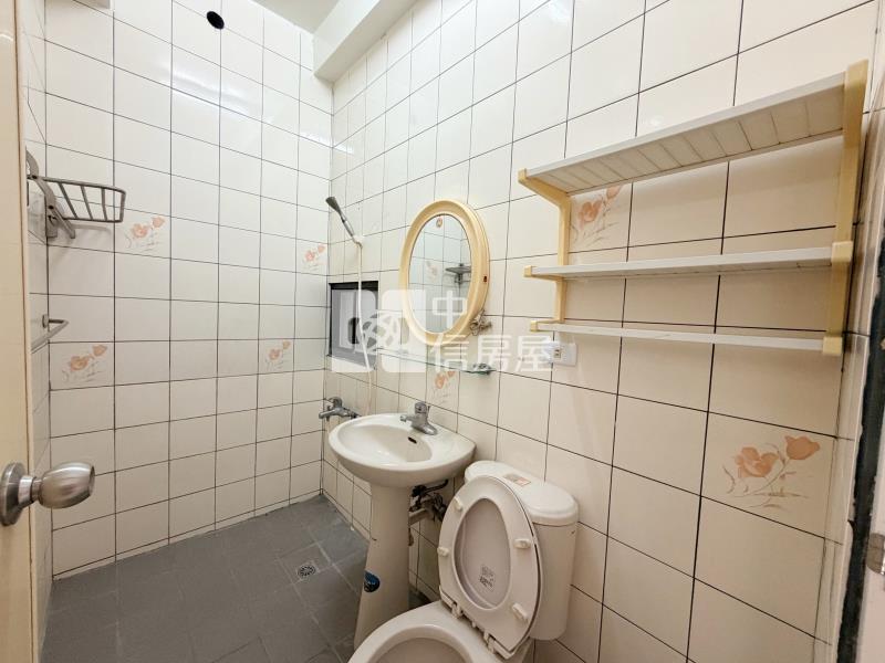 員林大同國中前院車庫別墅房屋室內格局與周邊環境