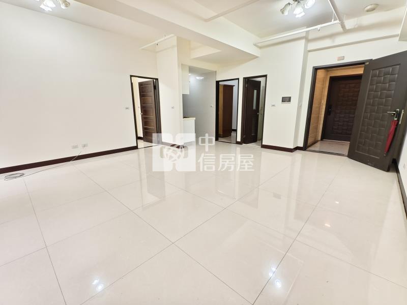 南勢重劃區室內大2+1房車房屋室內格局與周邊環境