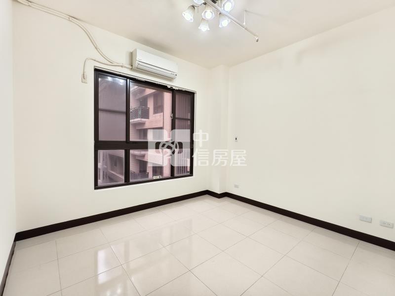 南勢重劃區室內大2+1房車房屋室內格局與周邊環境