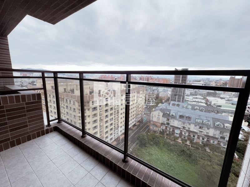 桃園後站全新景觀邊間三房平車房屋室內格局與周邊環境