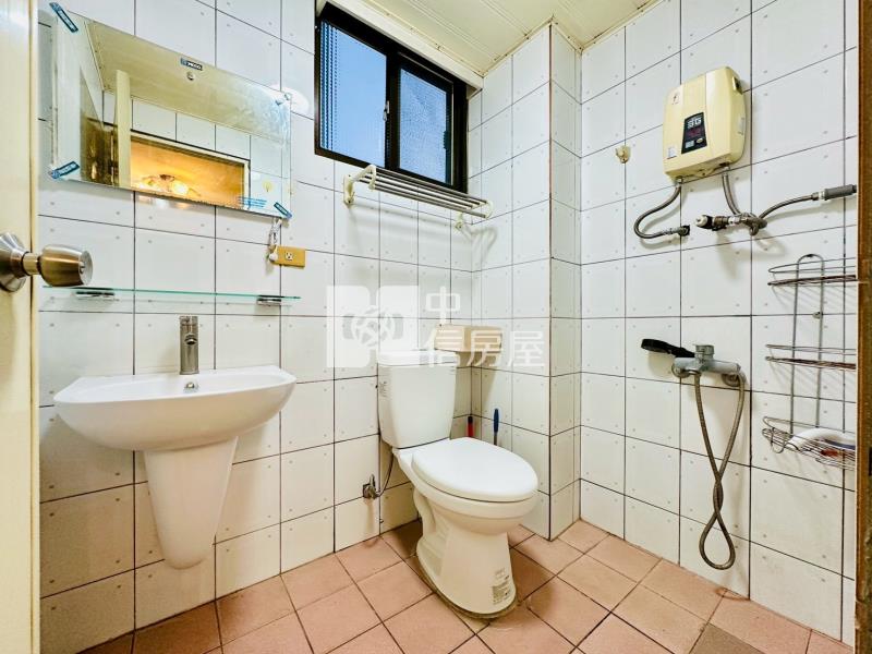 中醫商圈五義街電梯套房房屋室內格局與周邊環境