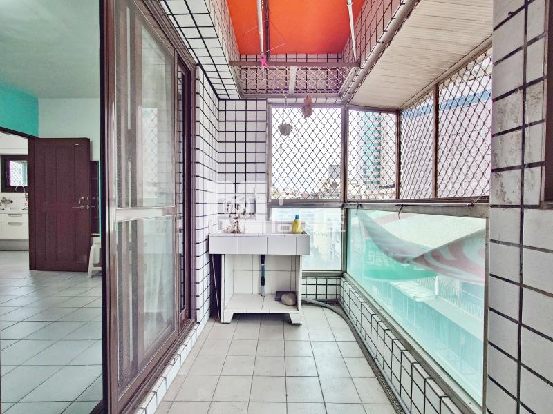 水湳雅築2房2衛車位房屋室內格局與周邊環境