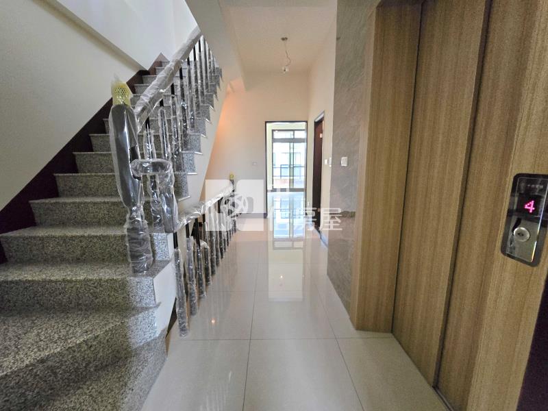 草漯全新電梯透天(前院有車庫)房屋室內格局與周邊環境