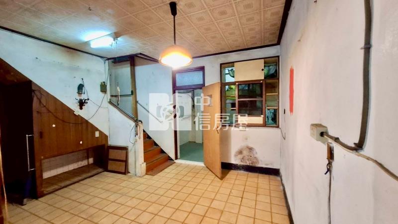 草屯甜甜低總價活路透天房屋室內格局與周邊環境