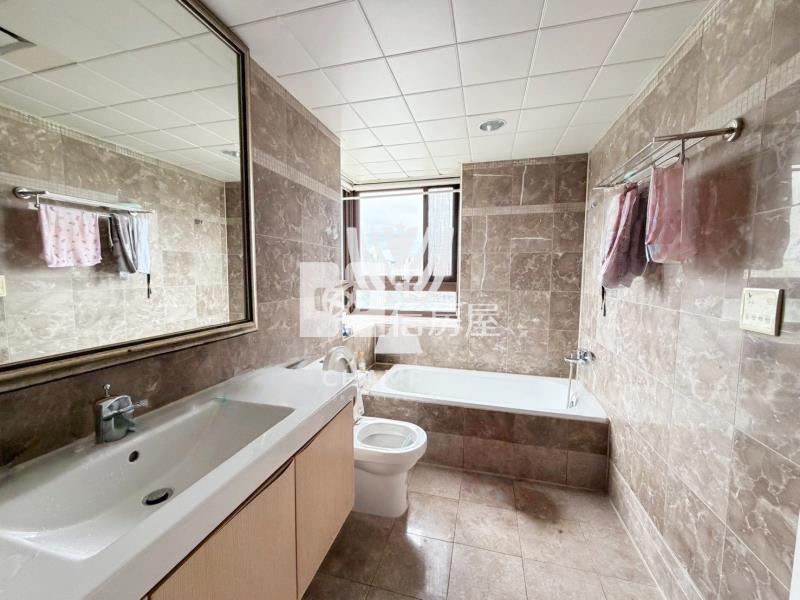 城上城朗闊四房+車位房屋室內格局與周邊環境