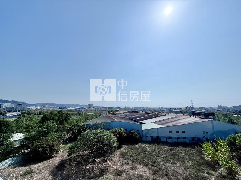 泓大重劃區臨8米路精美裝潢三面採光邊間雙車透天房屋室內格局與周邊環境