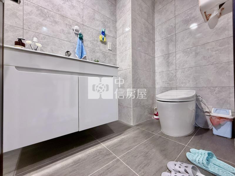 泓大重劃區臨8米路精美裝潢三面採光邊間雙車透天房屋室內格局與周邊環境