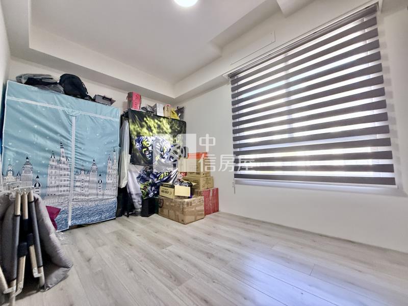 泓大重劃區臨8米路精美裝潢三面採光邊間雙車透天房屋室內格局與周邊環境