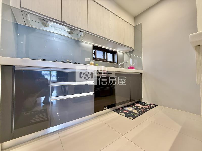 泓大重劃區臨8米路精美裝潢三面採光邊間雙車透天房屋室內格局與周邊環境