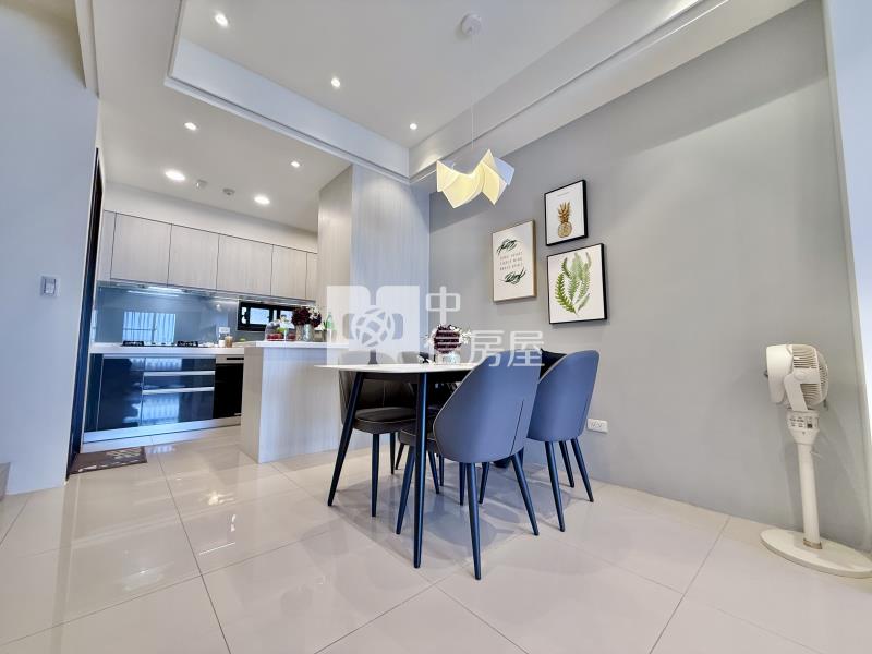 泓大重劃區臨8米路精美裝潢三面採光邊間雙車透天房屋室內格局與周邊環境