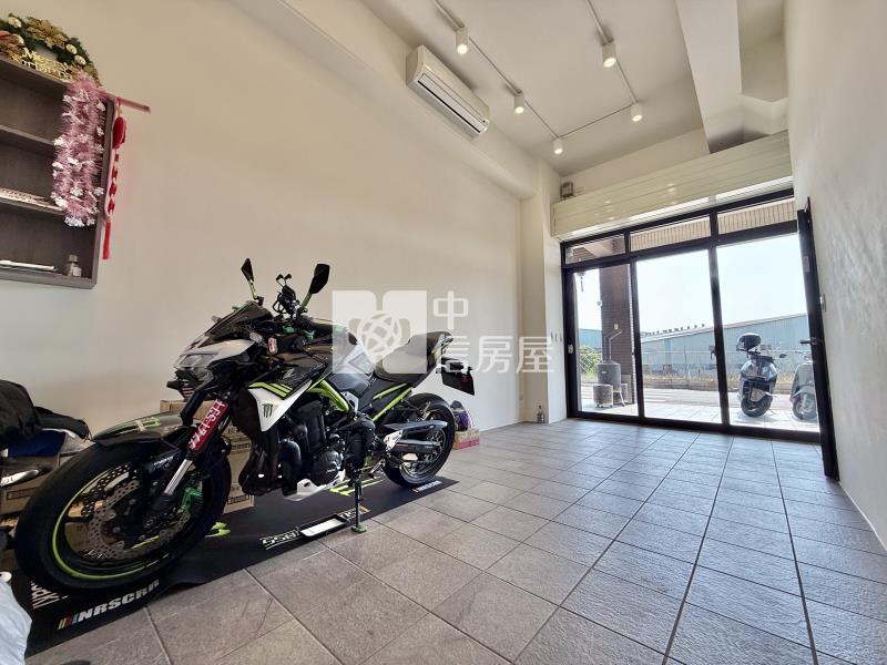 泓大重劃區臨8米路精美裝潢三面採光邊間雙車透天房屋室內格局與周邊環境