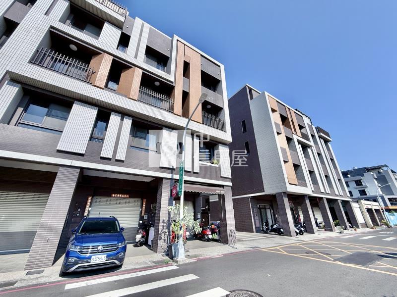 泓大重劃區臨8米路精美裝潢三面採光邊間雙車透天房屋室內格局與周邊環境