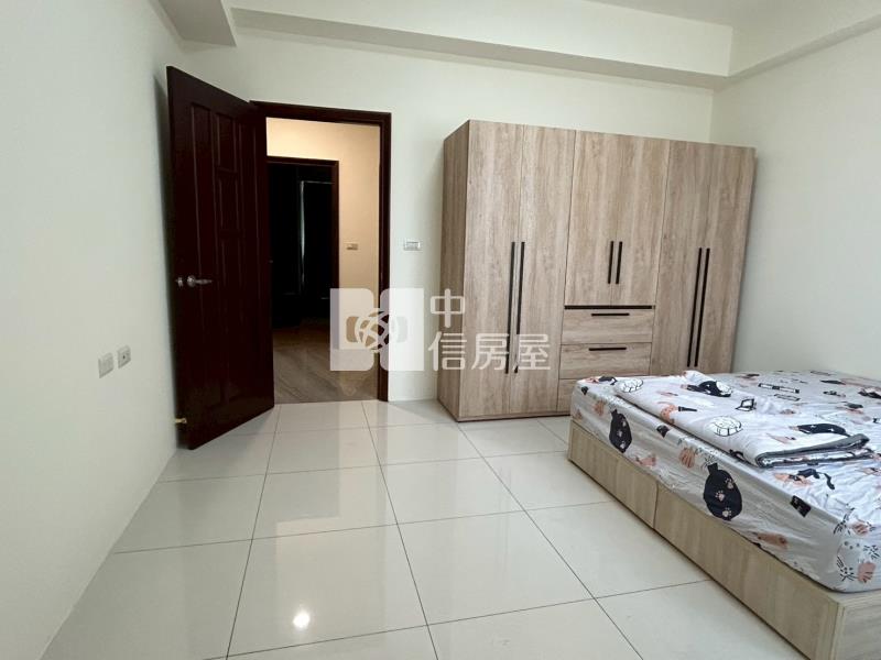 海東國小輕屋齡朝南雙車墅房屋室內格局與周邊環境