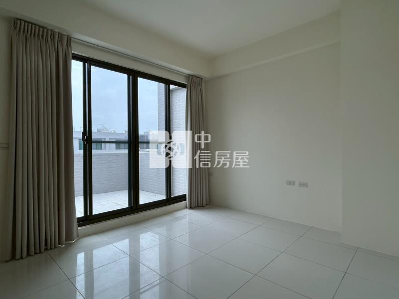 海東國小輕屋齡朝南雙車墅房屋室內格局與周邊環境