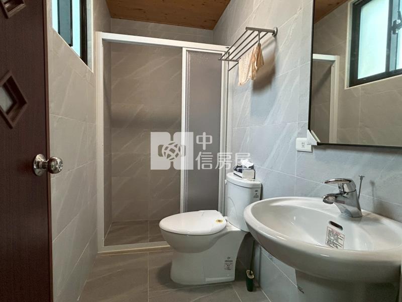 海東國小輕屋齡朝南雙車墅房屋室內格局與周邊環境