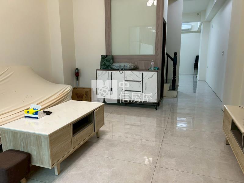 海東國小輕屋齡朝南雙車墅房屋室內格局與周邊環境