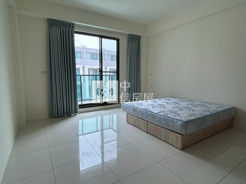 海東國小輕屋齡朝南雙車墅房屋室內格局與周邊環境