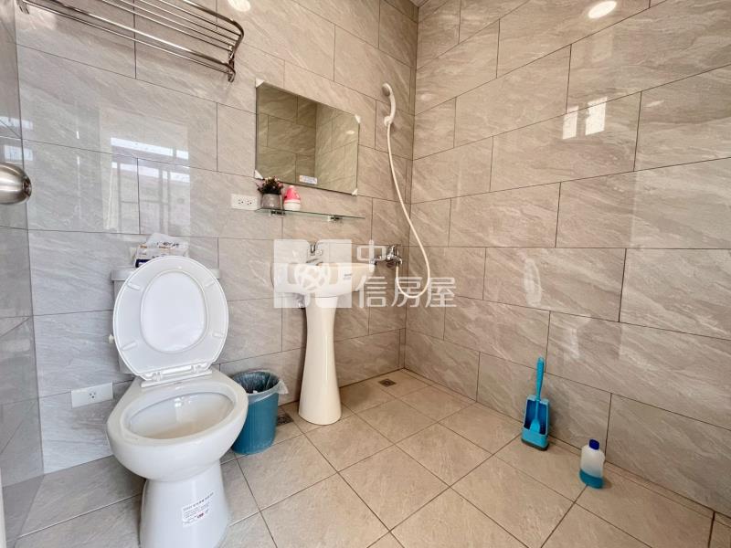 斗南國小旁全新整理車位透天房屋室內格局與周邊環境