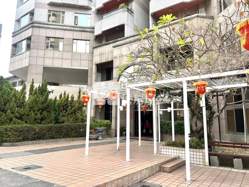 百吉利花園高樓三房平車（專任）房屋室內格局與周邊環境